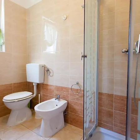 In With Balcony, Air Conditioning, Wifi, Washing Machine *
