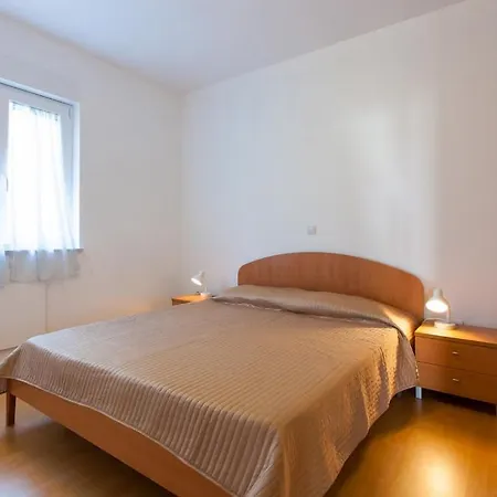 In With Balcony, Air Conditioning, Wifi, Washing Machine Apartamento Poreč
