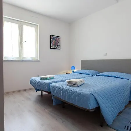 In With Balcony, Air Conditioning, Wifi, Washing Machine