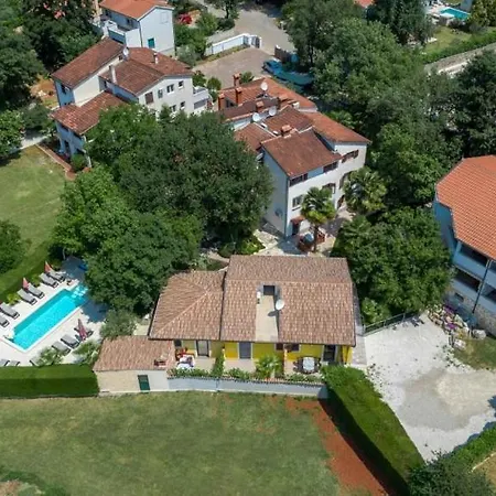 In With Balcony, Air Conditioning, Wifi, Washing Machine Apartamento
