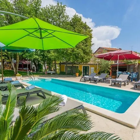 In With Balcony, Air Conditioning, Wifi, Washing Machine Apartamento