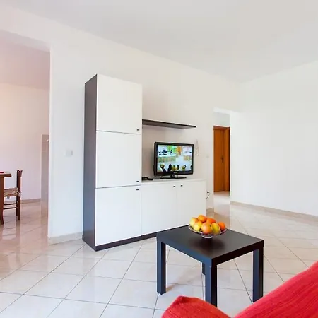 In With Balcony, Air Conditioning, Wifi, Washing Machine
