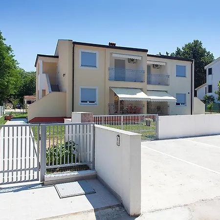 Apartment In With Balcony, Air Conditioning, Wifi, Washing Machine Porec