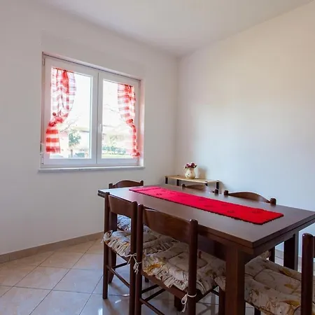 In With Balcony, Air Conditioning, Wifi, Washing Machine Apartment *