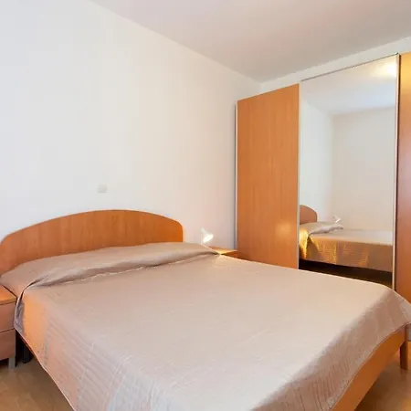 In With Balcony, Air Conditioning, Wifi, Washing Machine *