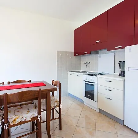 In With Balcony, Air Conditioning, Wifi, Washing Machine Apartment Porec
