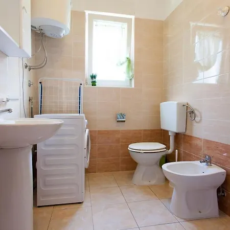 In With Balcony, Air Conditioning, Wifi, Washing Machine Apartment