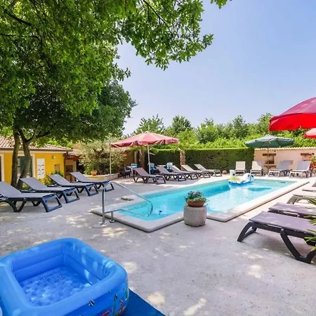 Apartment In With Balcony, Air Conditioning, Wifi, Washing Machine