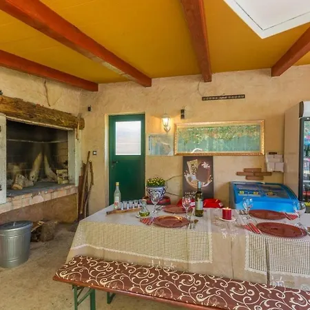 In With Balcony, Air Conditioning, Wifi, Washing Machine Apartment *